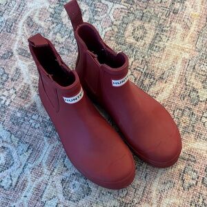 Hunter Short Chelsea Rain Boots in Wine Red